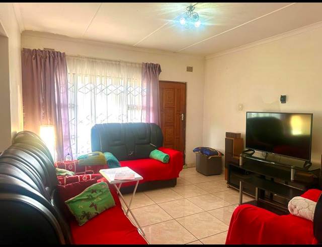 3 BEDROOM HOUSE FOR SALE IN UMLAZI N